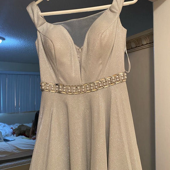 Prom Dresses - Picture 7 of 7